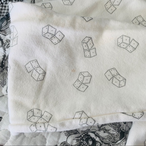 🎲 💖 Cute Used Sweater with Dice Patern - Picture 4 of 10